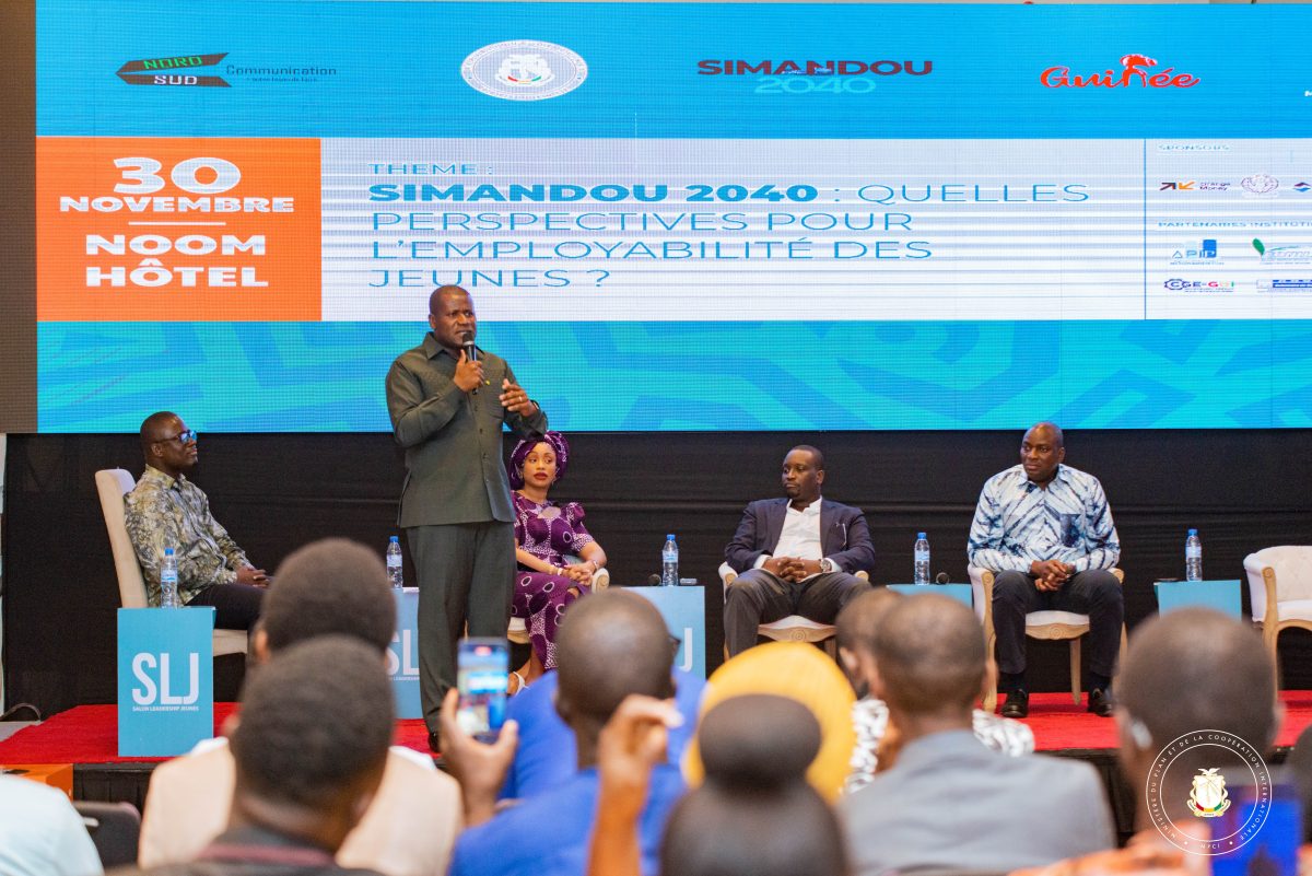 Le Ministre Ismaël NABE électrise le Salon du Leadership Jeune 2024