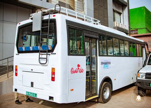 MPCI : Le Ministre Ismaël NABE octroie un bus pour le transport du personnel du département