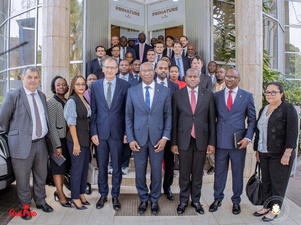 𝐑𝐞𝐧𝐟𝐨𝐫𝐜𝐞𝐦𝐞𝐧𝐭 𝐝𝐞𝐬 𝐑𝐞𝐥𝐚𝐭𝐢𝐨𝐧𝐬 𝐄́𝐜𝐨𝐧𝐨𝐦𝐢𝐪𝐮𝐞𝐬 𝐞𝐧𝐭𝐫𝐞 𝐥𝐚 𝐆𝐮𝐢𝐧𝐞́𝐞 𝐞𝐭 𝐥𝐞 𝐑𝐨𝐲𝐚𝐮𝐦𝐞-𝐔𝐧𝐢 : 𝐕𝐢𝐬𝐢𝐭𝐞 𝐞𝐧 𝐆𝐮𝐢𝐧𝐞́𝐞 𝐝’𝐮𝐧 𝐂𝐨𝐧𝐠𝐥𝐨𝐦𝐞́𝐫𝐚𝐭 𝐝𝐞 𝐁𝐚𝐧𝐪𝐮𝐞𝐬 𝐞𝐭 𝐝’𝐀𝐬𝐬𝐮𝐫𝐚𝐧𝐜𝐞𝐬 𝐈𝐧𝐭𝐞𝐫𝐧𝐚𝐭𝐢𝐨𝐧𝐚𝐥𝐞𝐬.