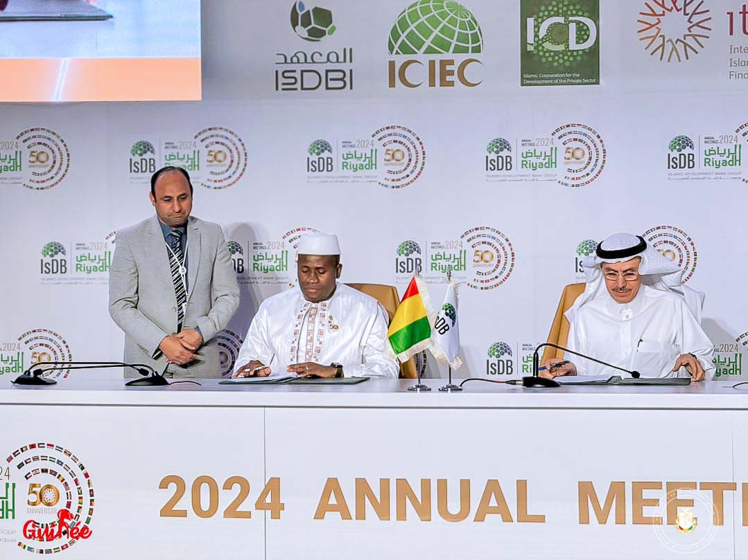 Assemblées annuelles du Groupe de la Banque Islamique de Développement (BID) : Le Gouverneur pays signe la SPPM avec le Président de la BID.