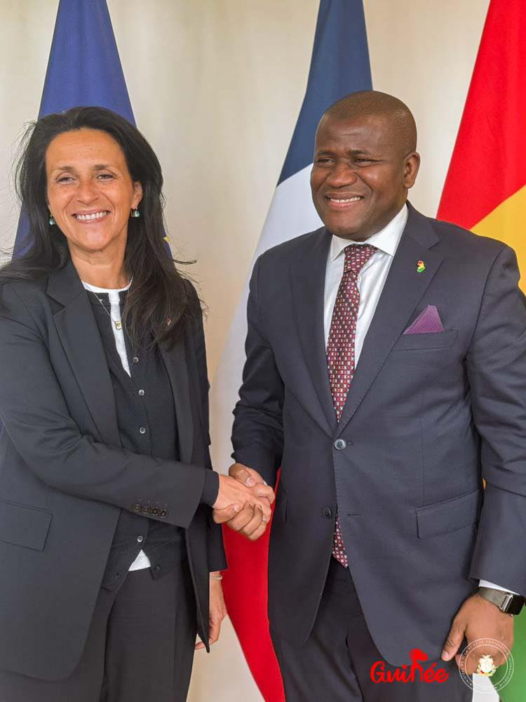 𝐋𝐞 𝐌𝐢𝐧𝐢𝐬𝐭𝐫𝐞 M. Ismaël NABE 𝐫𝐞𝐧𝐟𝐨𝐫𝐜𝐞 𝐥𝐞𝐬 𝐚𝐥𝐥𝐢𝐚𝐧𝐜𝐞𝐬 𝐞́𝐜𝐨𝐧𝐨𝐦𝐢𝐪𝐮𝐞𝐬 𝐝𝐞 𝐥𝐚 𝐆𝐮𝐢𝐧𝐞́𝐞 : 𝐝𝐞 𝐥𝐚 𝐜𝐨𝐧𝐟𝐞́𝐫𝐞𝐧𝐜𝐞 𝐝’𝐀𝐭𝐡𝐞̀𝐧𝐞𝐬 𝐚𝐮𝐱 𝐫𝐞𝐧𝐜𝐨𝐧𝐭𝐫𝐞𝐬 𝐬𝐭𝐫𝐚𝐭𝐞́𝐠𝐢𝐪𝐮𝐞𝐬 𝐚̀ 𝐏𝐚𝐫𝐢𝐬