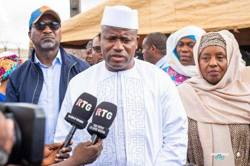 Le Ministre Ismaël NABÉ aux côtés de la famille de feu Daouda Taban Sylla
