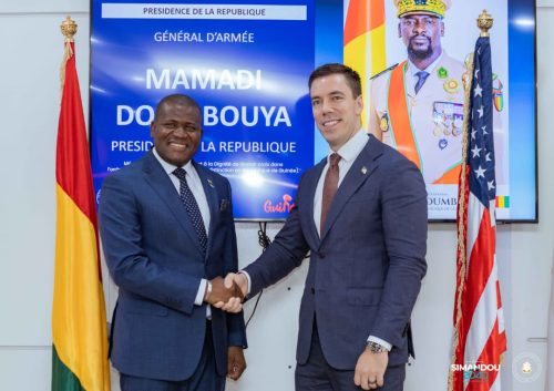 Coopération Guinée–États-Unis : le Ministre Ismaël NABE reçoit M. Nick CHECKER du Département d’État américain